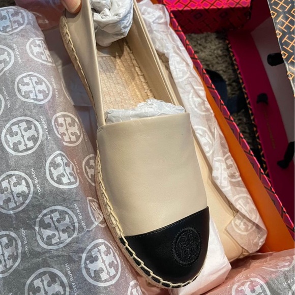 Woman’s shoes - Picture 3 of 4